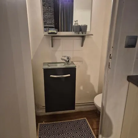 Apartment Evasion *